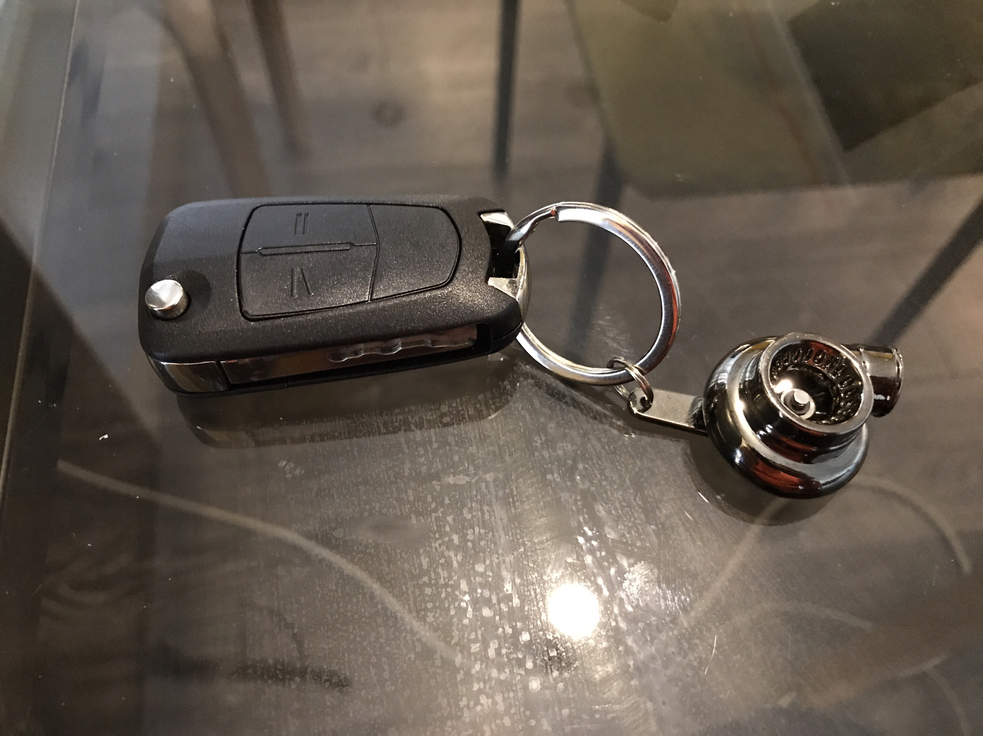 Opel astra g 2003 ключ зажигания. Найден ключ от автомобиля опель. Ключи от опеля. Ключ от opel найден. Ключ от opel найден.