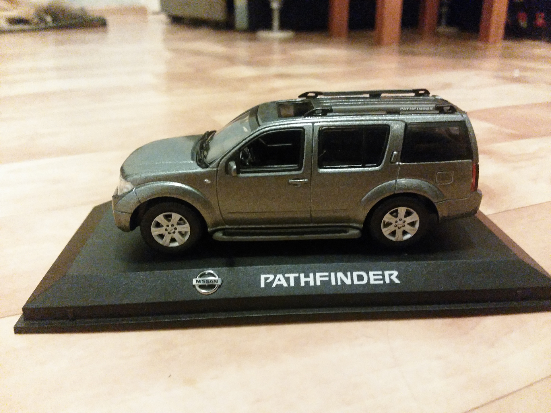 Авито ульяновск машинки сувенирные. Nissan Pathfinder модель 1 43. Машинка Ниссан Патфайндер игрушка. Модель металлическая машина Ниссан Патфайндер. Nissan Pathfinder 2023.
