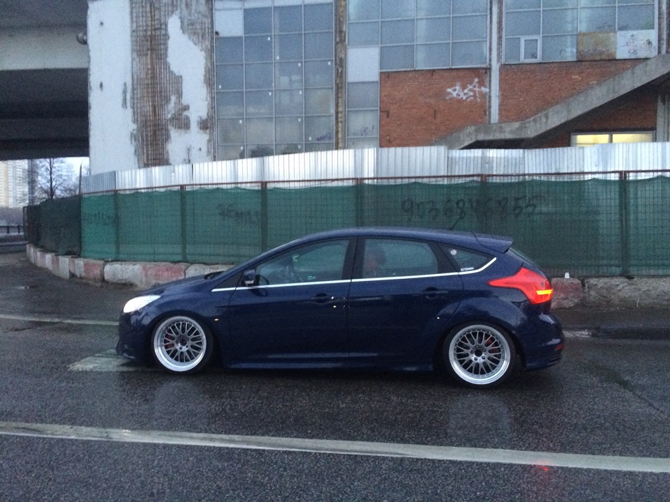 Ford Focus 2 RS stance