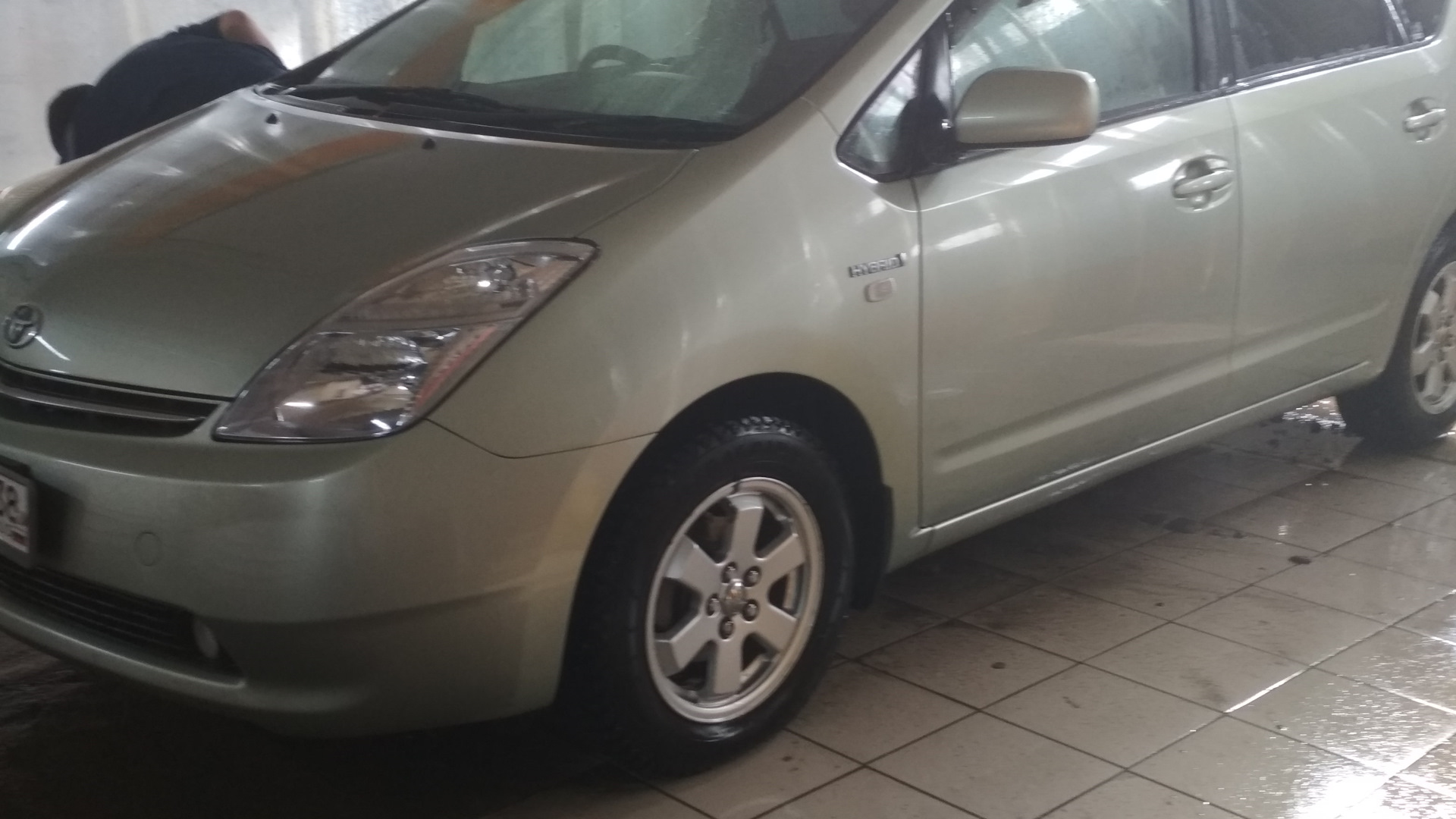 Toyota Prius (20) 1.5 гибридный 2007 | Фисташковая S-ка на DRIVE2