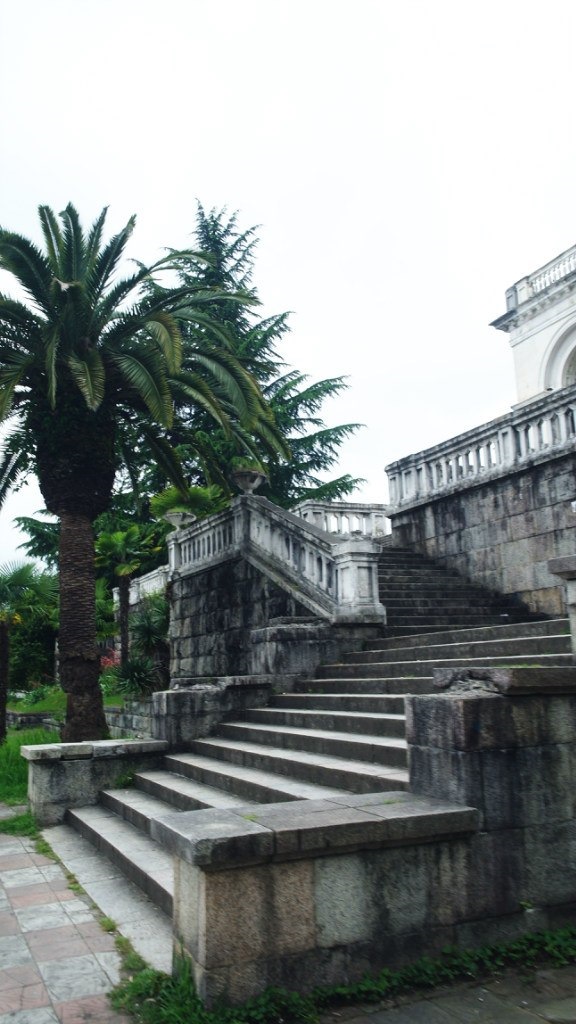 Заброшенная станция жд в Сухуме — Mitsubishi Pajero (2G)