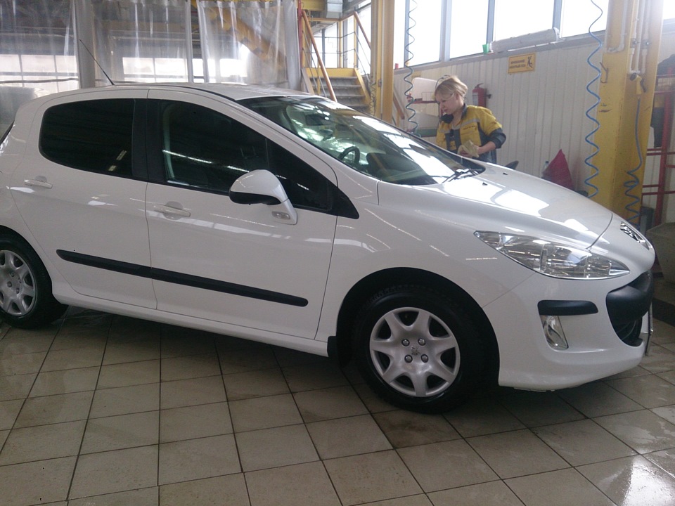 Минус 308. Peugeot 308 белый 2010. Пежо 308 2004. Белый Пежо 308 с ксеноном. Пежо 308 1999.