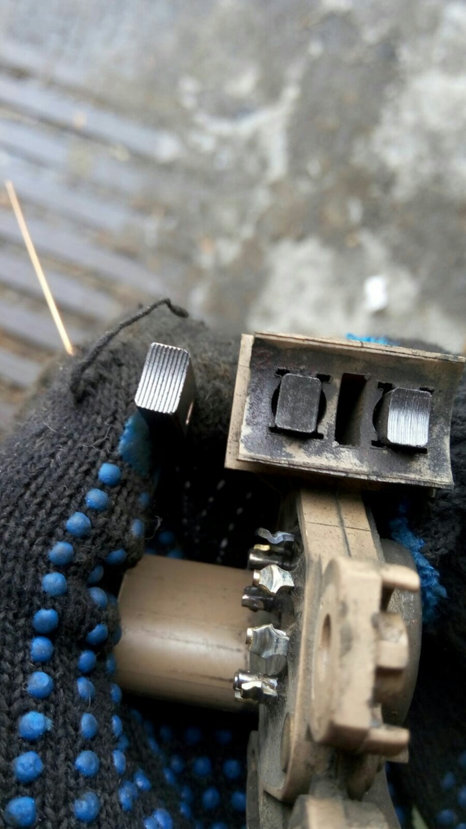 впаиваем новые щетки… — Volkswagen Passat B5