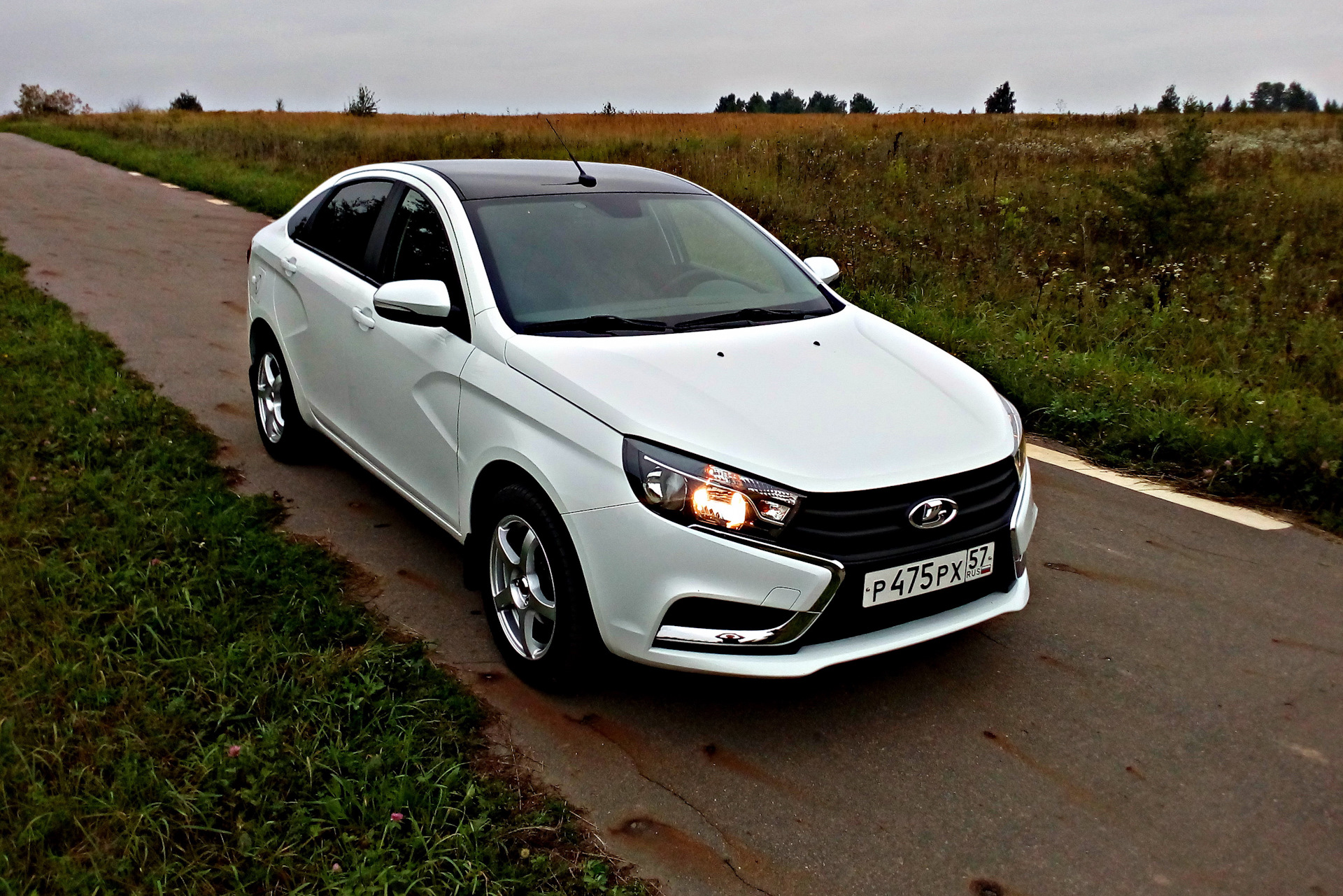 Lada Vesta White