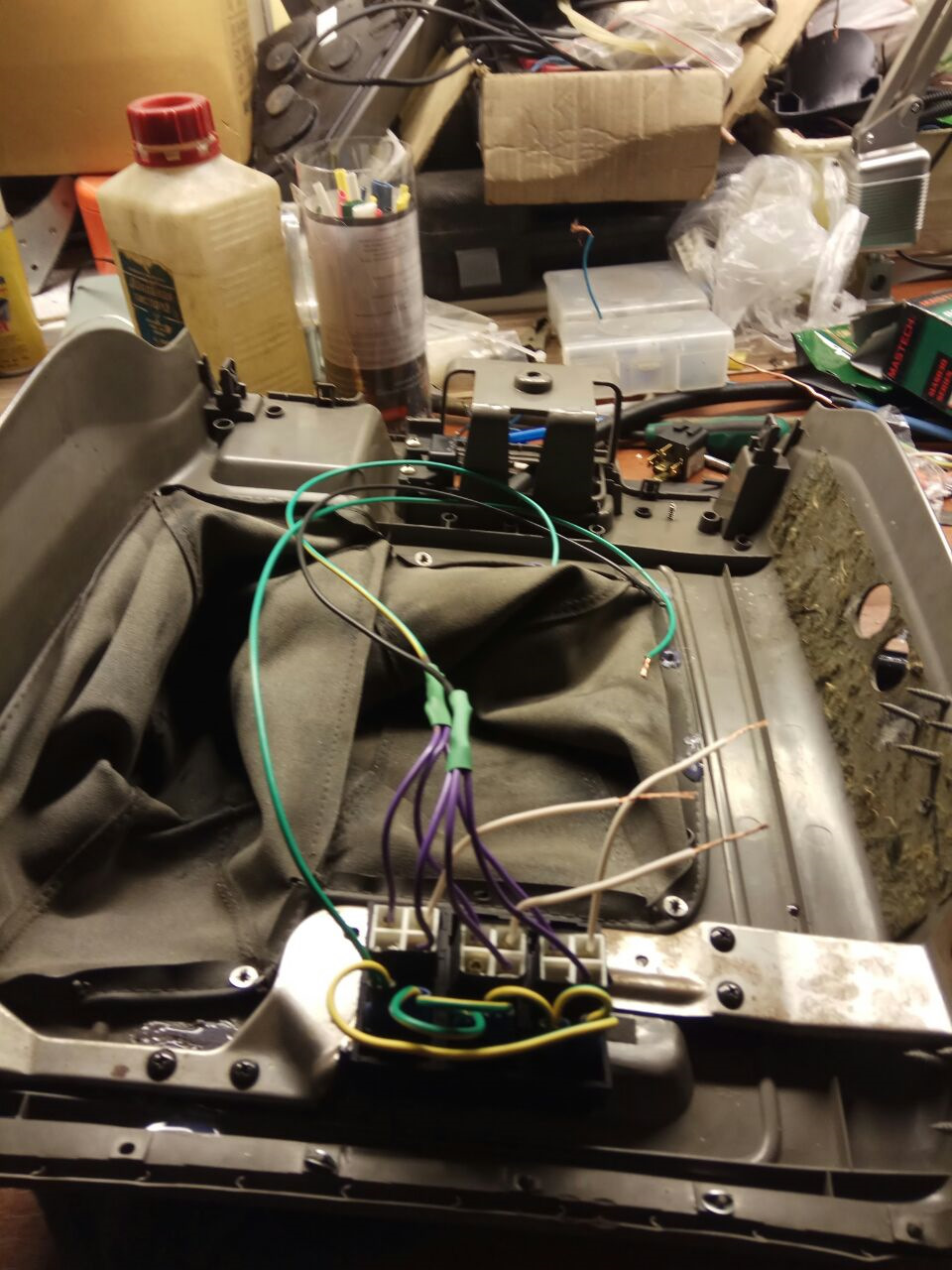 Лампа дальнего света на бампер, дополнительные розетки 12v. Установка ...