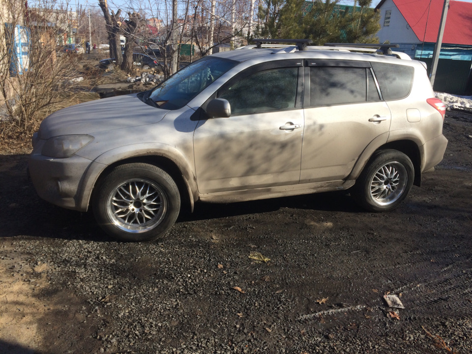 Утренний домашний шиномонтаж. — Toyota RAV4 (III), 2,4 л, 2010 года ...