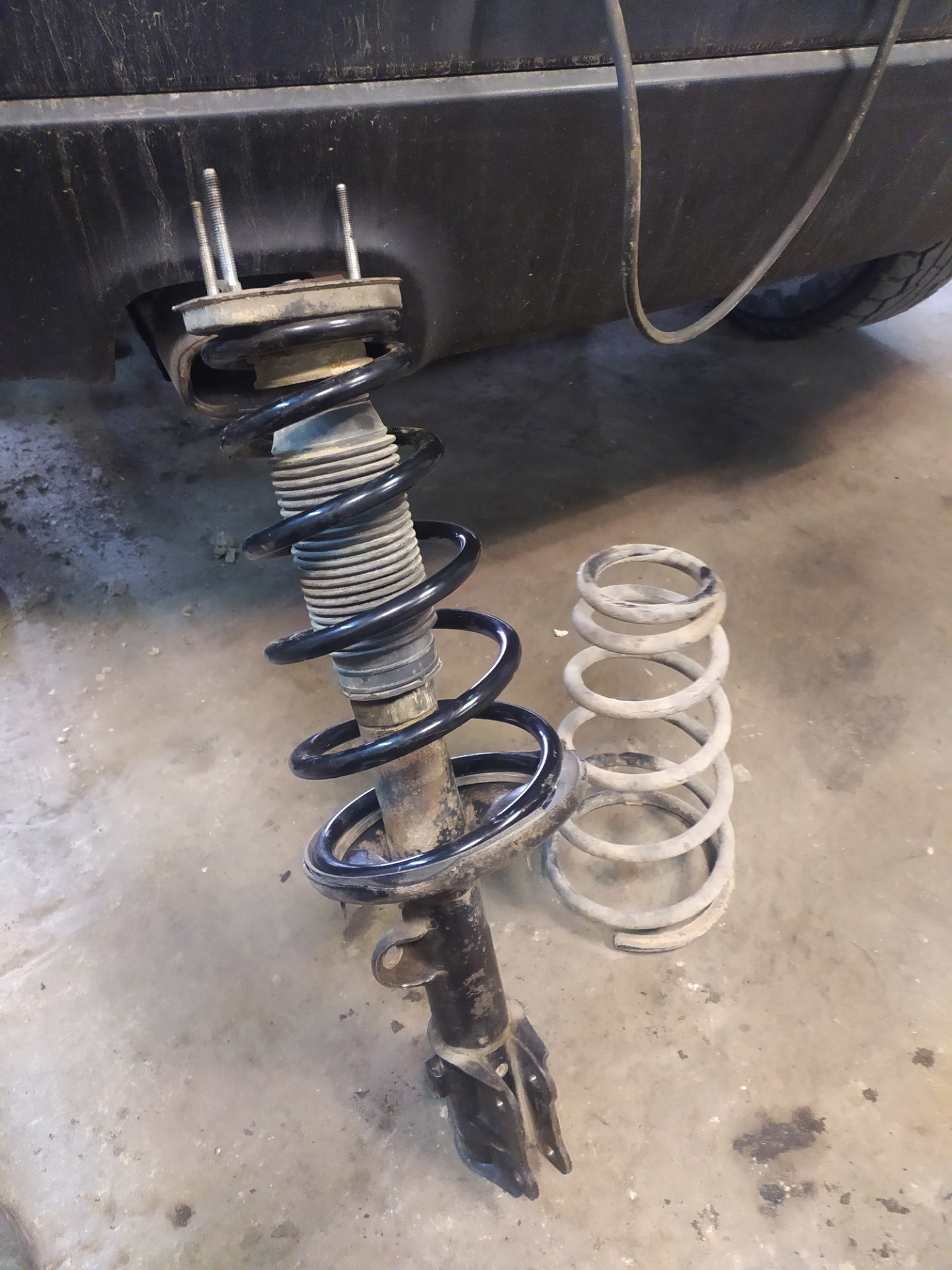 Замена задних пружин. ТО 243 000 — KIA Sportage (2G), 2 л, 2010 года ...