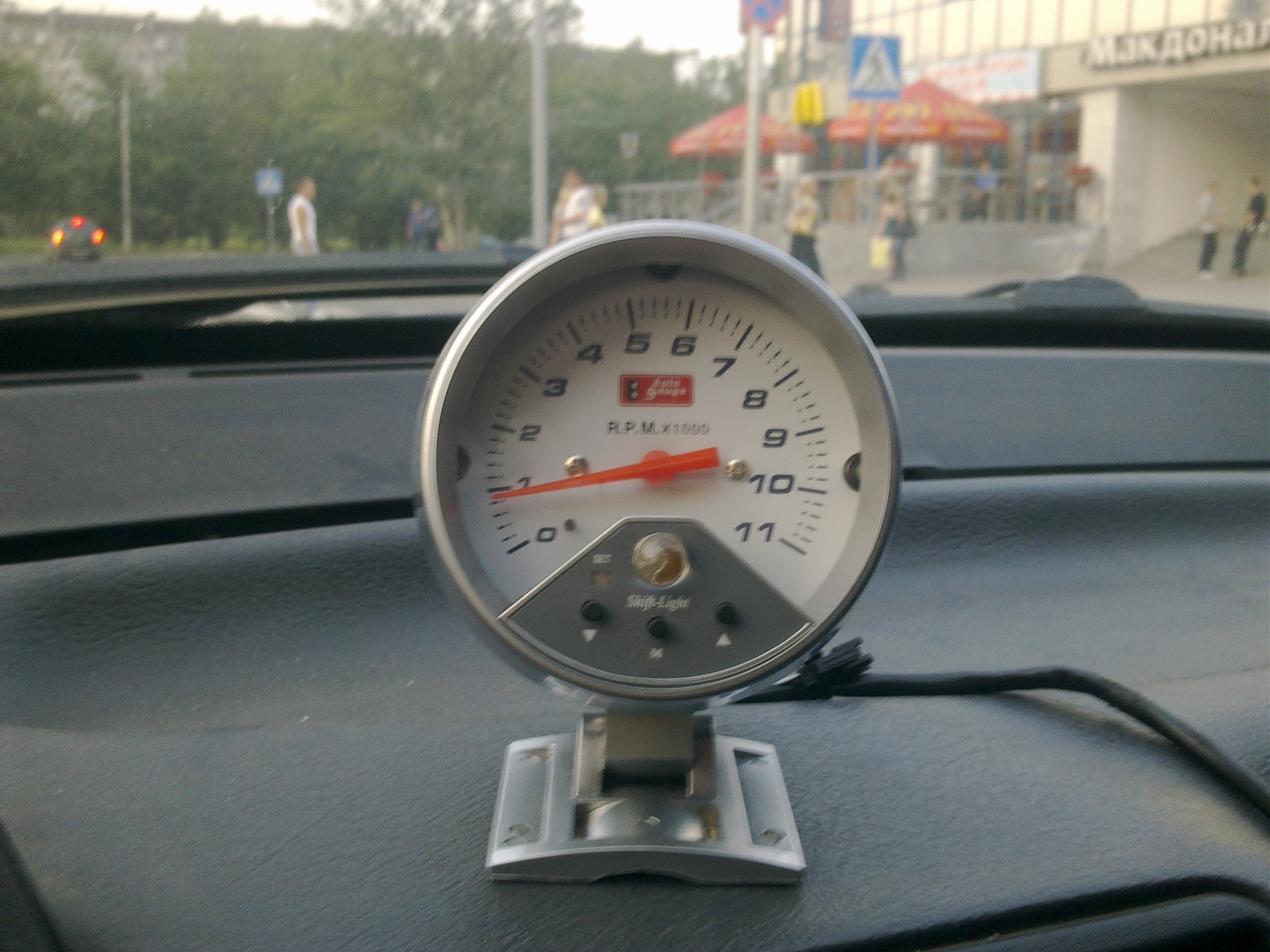 Доп. Тахометр Auto Gauge — Lada 2112, 1,5 л, 2004 года | тюнинг | DRIVE2