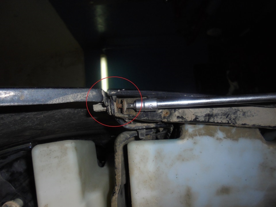 как поменять штатную ксеноновую лампочку на Volkswagen Passat не снимая ...