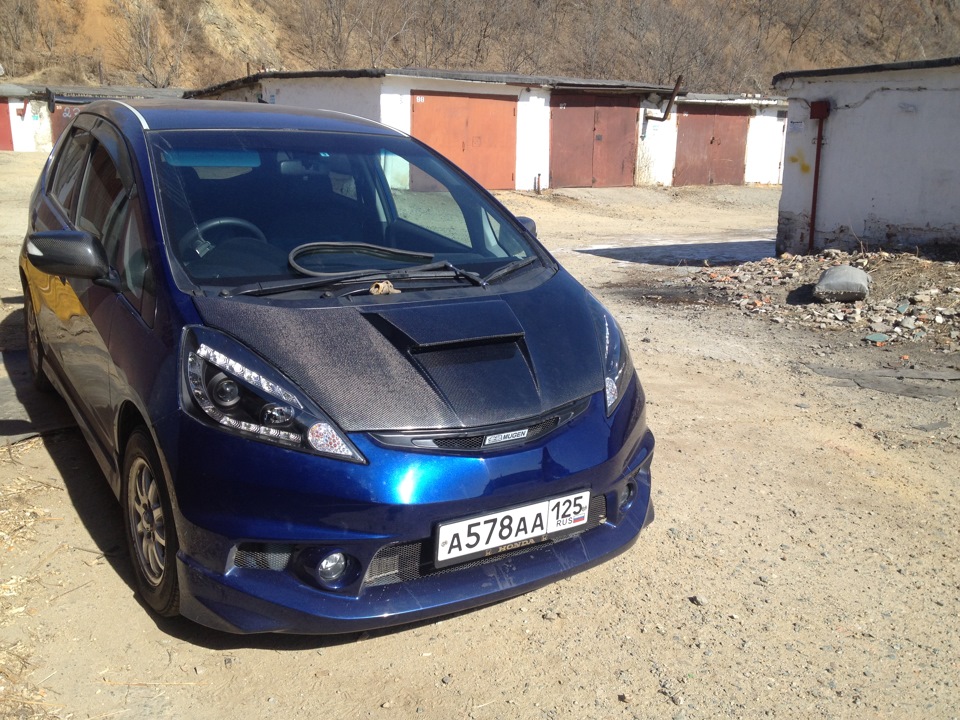 Капот honda fit. Honda Fit 2. Хонда фит гд1. Honda Fit 2014 капот. Капот Хонда фит 2.