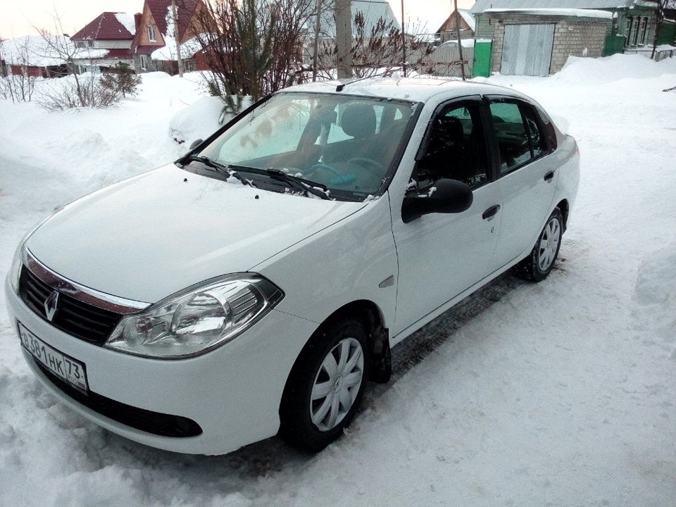 Рено симбол белая. Рено Симбол 1.4 белая. Renault symbol 2004 белый. Рено символ белый.