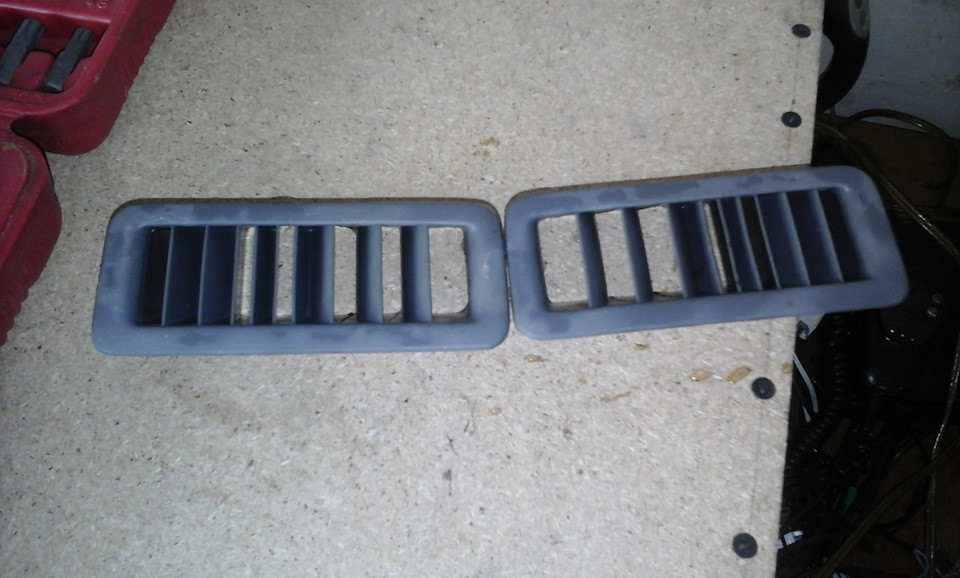 Решетки в торпеду на обдув лобового стекла — Volkswagen Transporter T4 ...