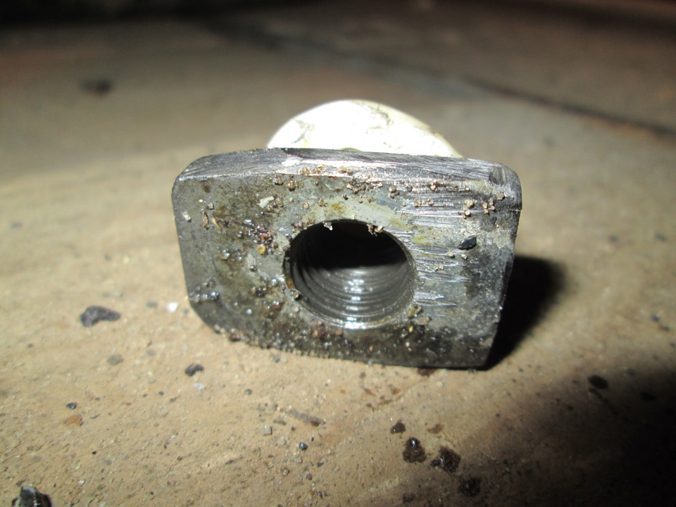 Ремонт закладной в ланжероне ( Прокручивается болт ) — Opel Combo C, 1 ...