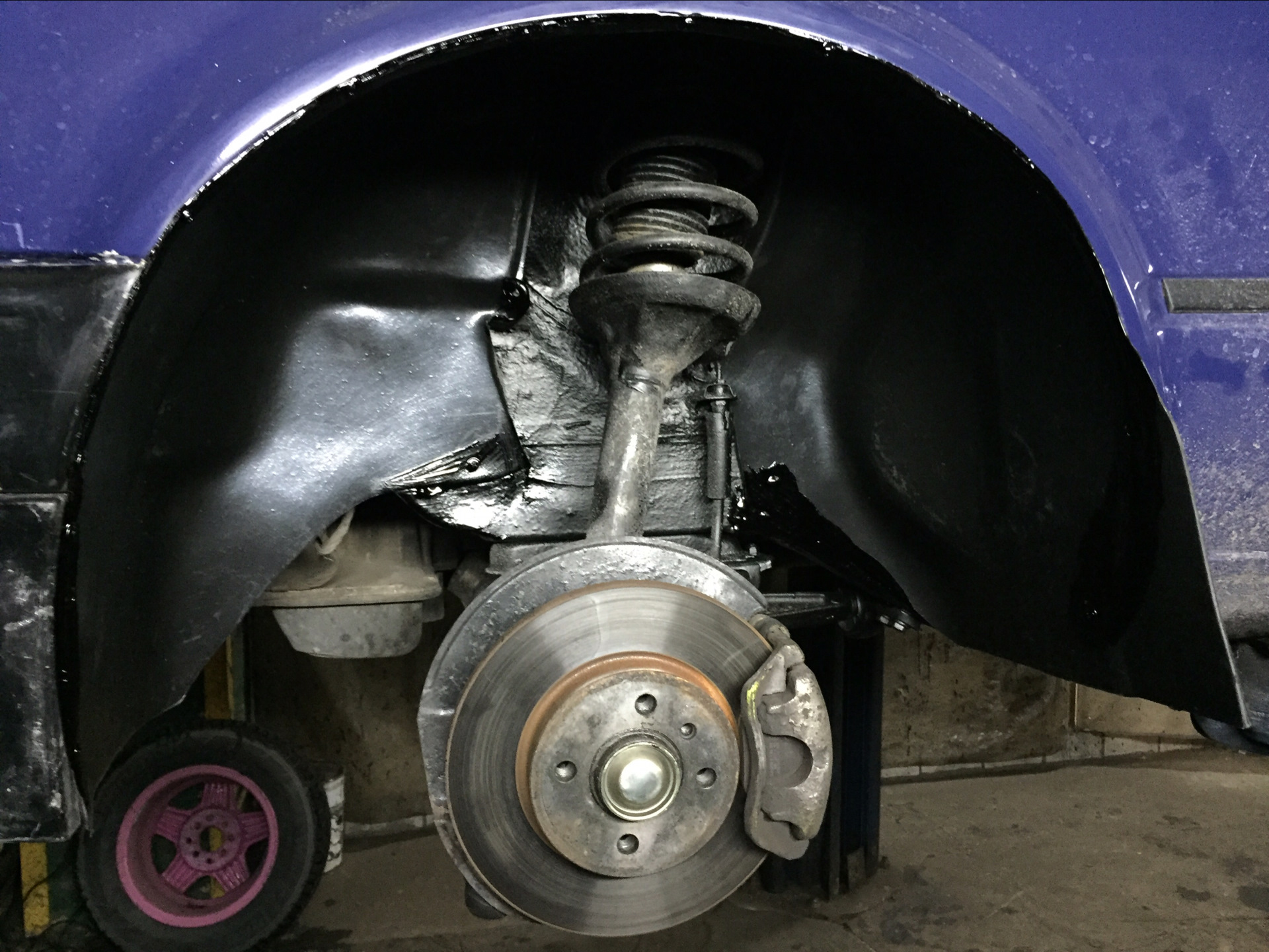 Локеры е39. Задние подкрылки на БМВ е36. BMW e36 передние и задние локеры. Подкрыльники е36.