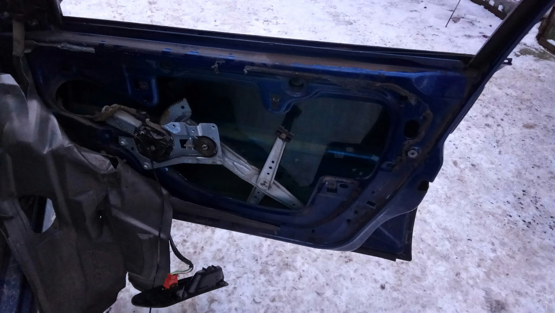 Замена моторчика центрального замка — Renault Laguna I, 2 л, 1996 года ...