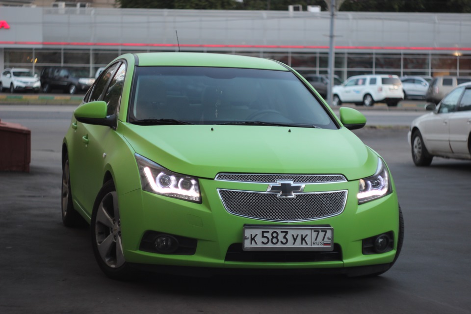 зеленый chevrolet cruze