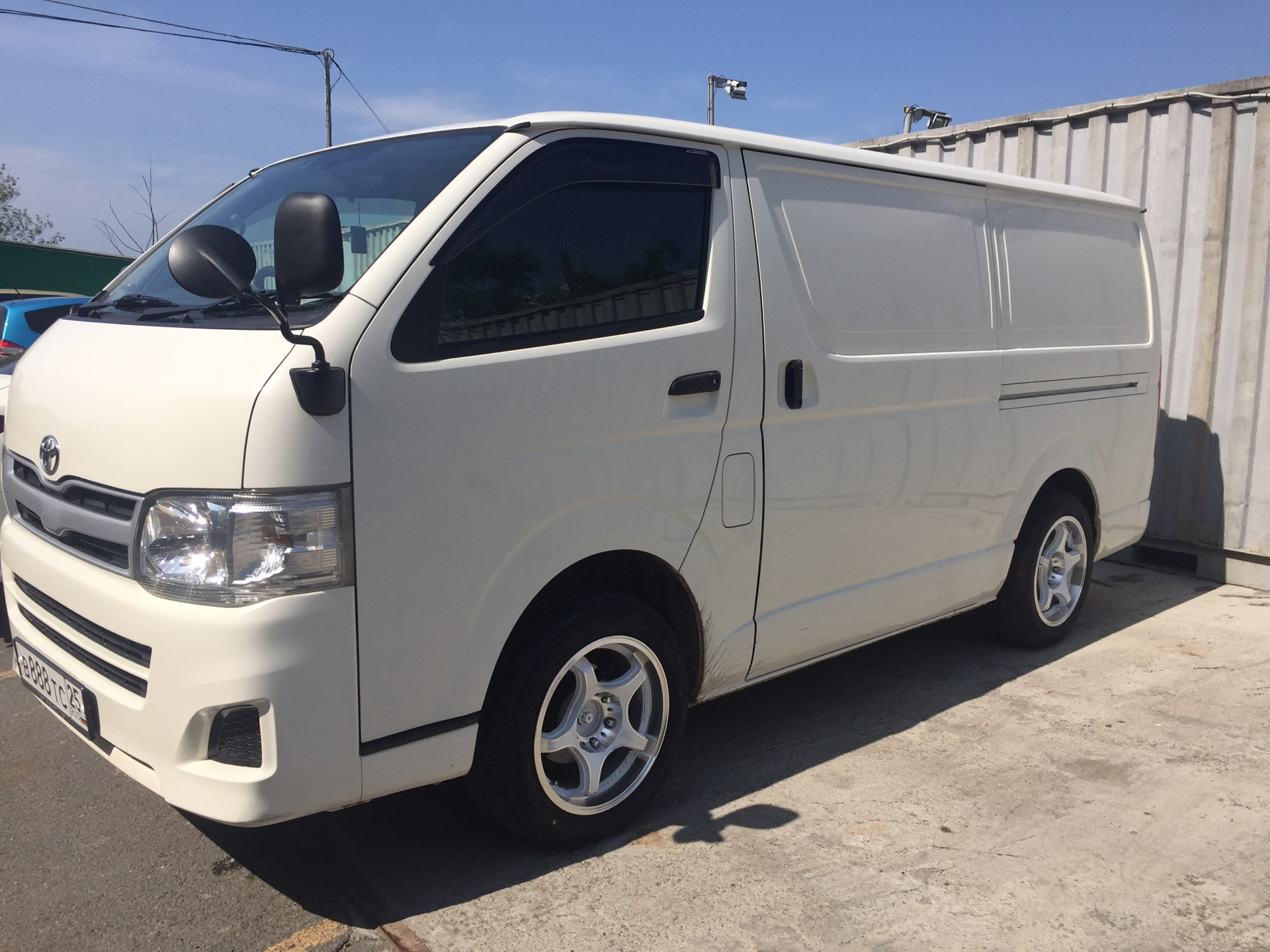 Toyota Hiace h200