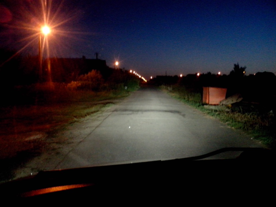 как светят фары с пленкой(синяя) — Lada Калина хэтчбек, 1,6 л, 2012 ...