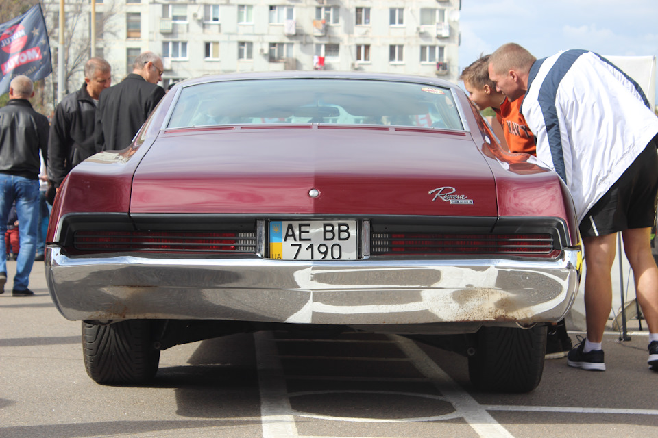 Ретро выставка 24.09.2016 Днепр ч.2 — Lada Приора хэтчбек, 1,6 л, 2011 ...