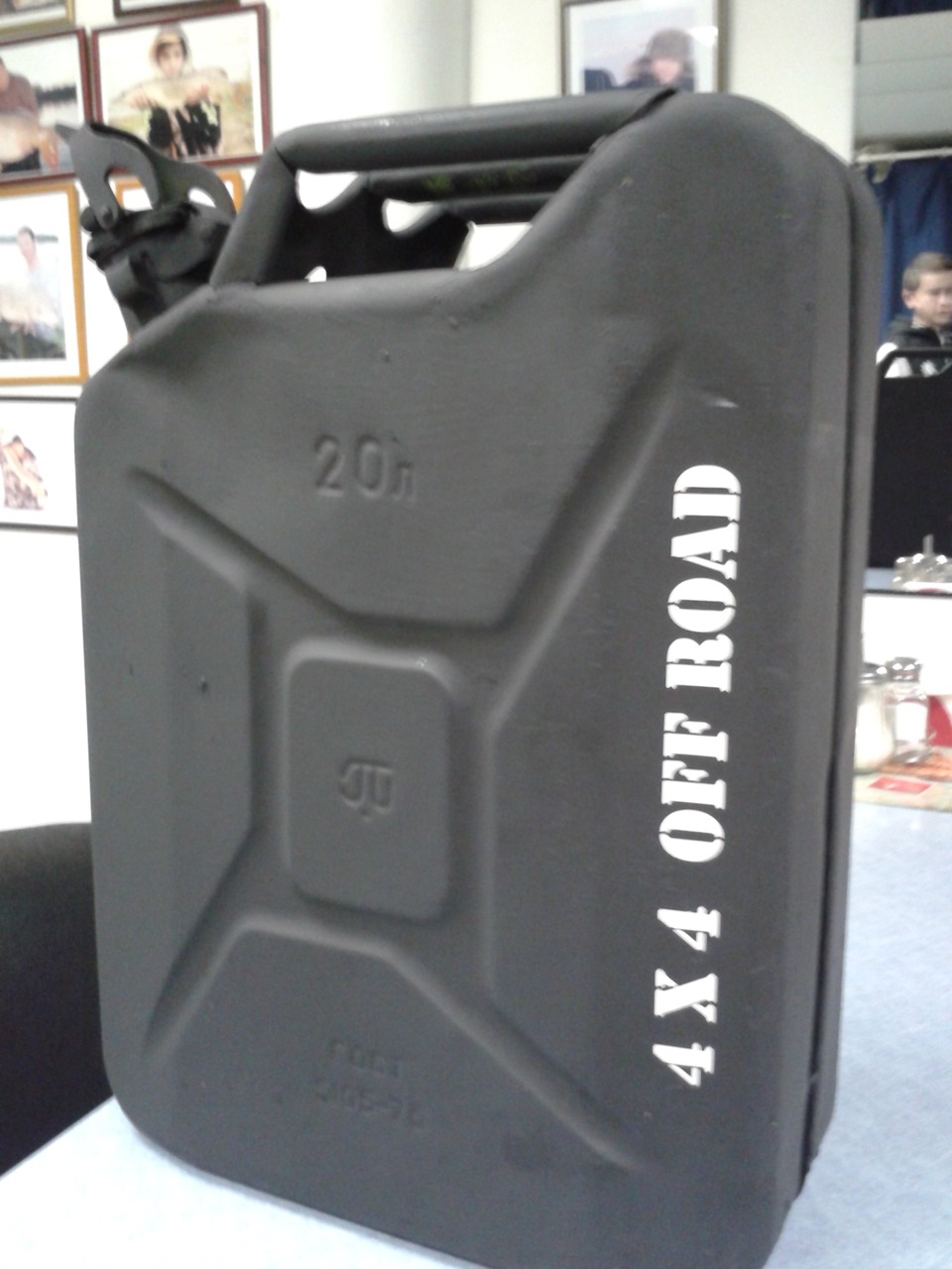 f3e9d02s 960 Как крепить канистру в прицепе