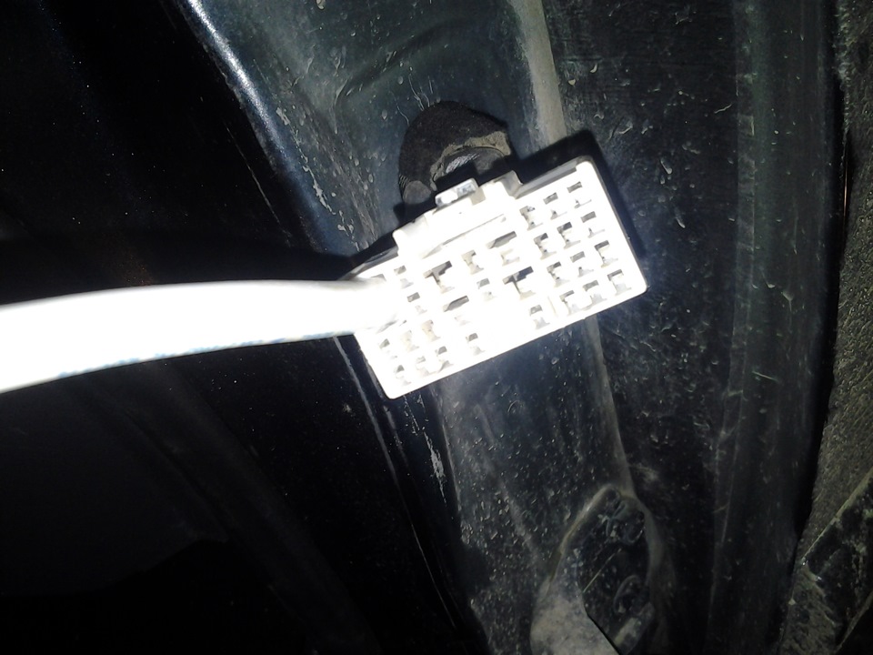 Протяжка акустических проводов в двери — Hyundai Sonata IV (EF), 2,7 л ...