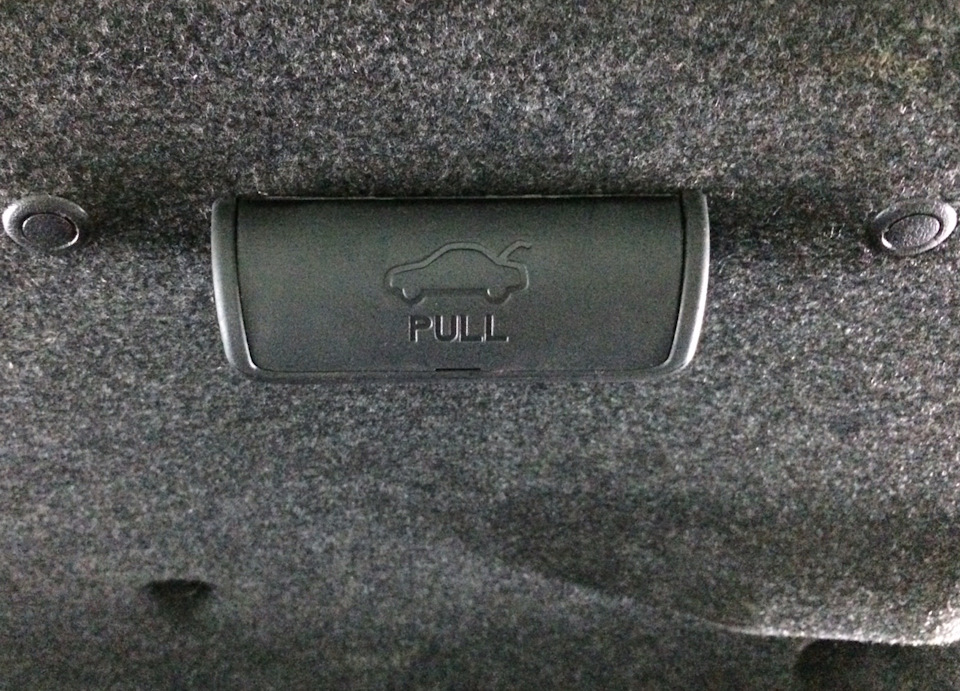 Ручка закрытия багажника!🖖🏼😉 — Mazda 3 (1G) BK, 1,6 л, 2008 года ...