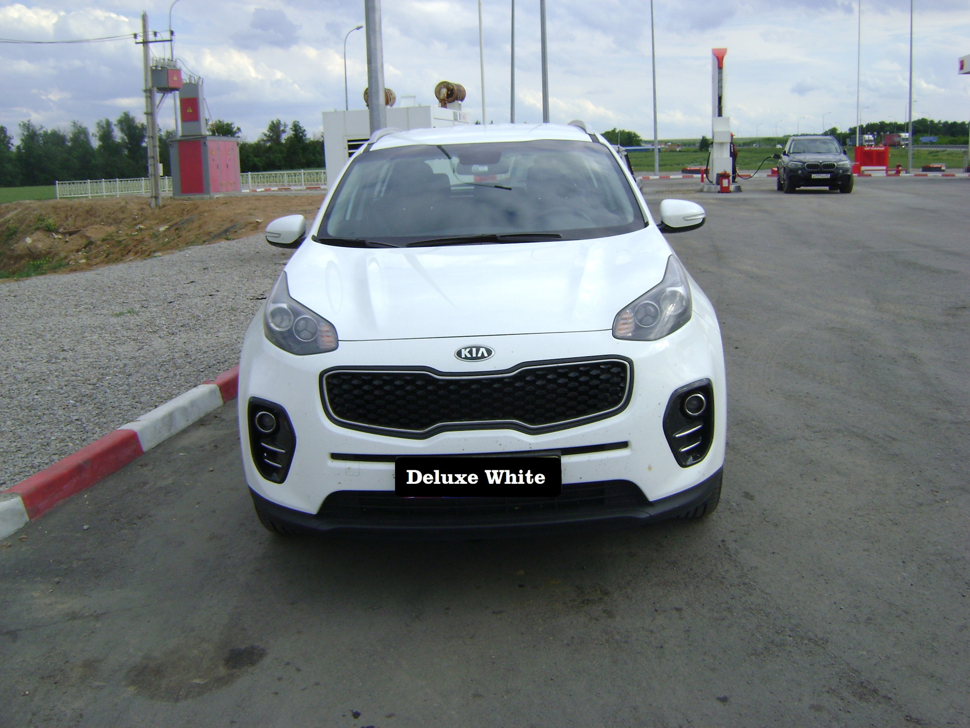 Deluxe white. Kia Sportage 2019 Deluxe White. Sportage 4 Deluxe White.