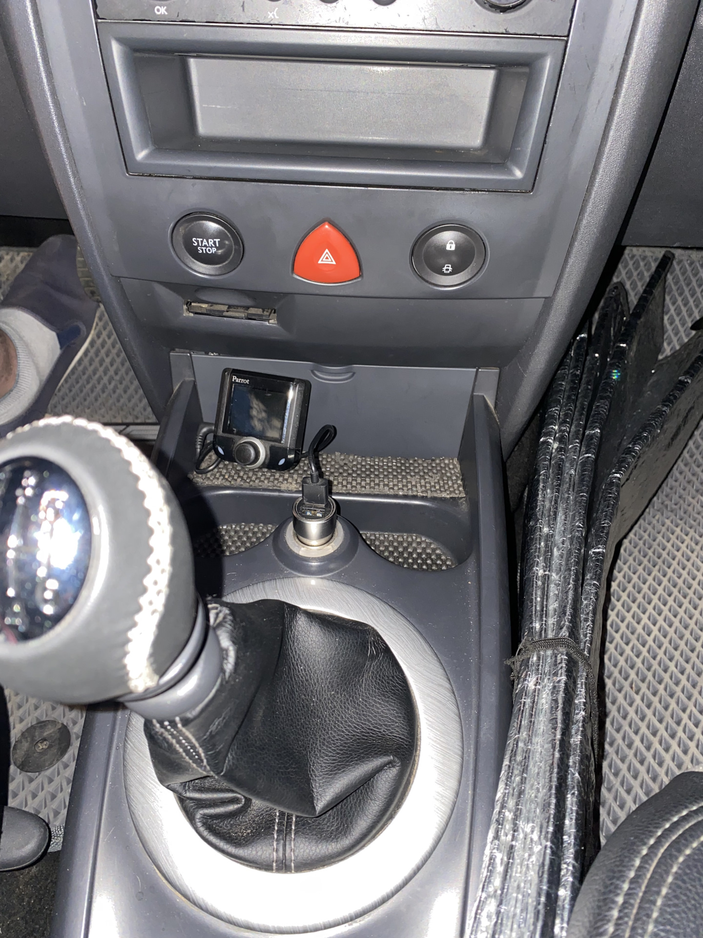 Заглушка OBD разьема Меган 2. Замена. — Renault Megane II, 1,5 л, 2007 ...