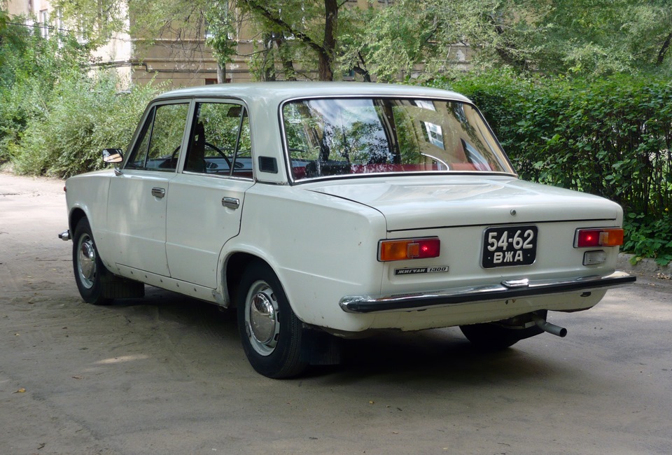 Lada 21011