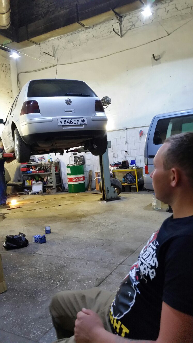 Сайлентблоки передних рычагов — Volkswagen Golf Mk4, 2 л, 2001 года ...