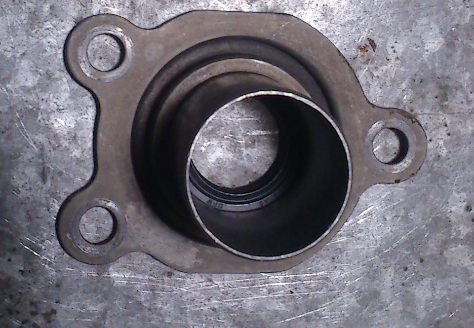 Сцепление. Направляющая гильза выжим-го подшипника. Замена ее сальника ...