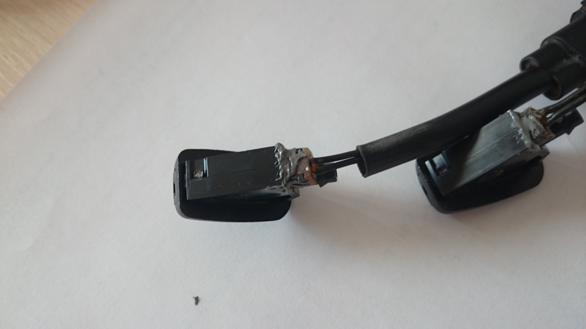 Веерная форсунка омывателя с подогревом. Веерная форсунка омывателя с подогревом. Подогрев форсунок омывателя лобового стекла astra h. Форсунки омывателя стекла на солярис с подогревом. Vag 5j0955986.