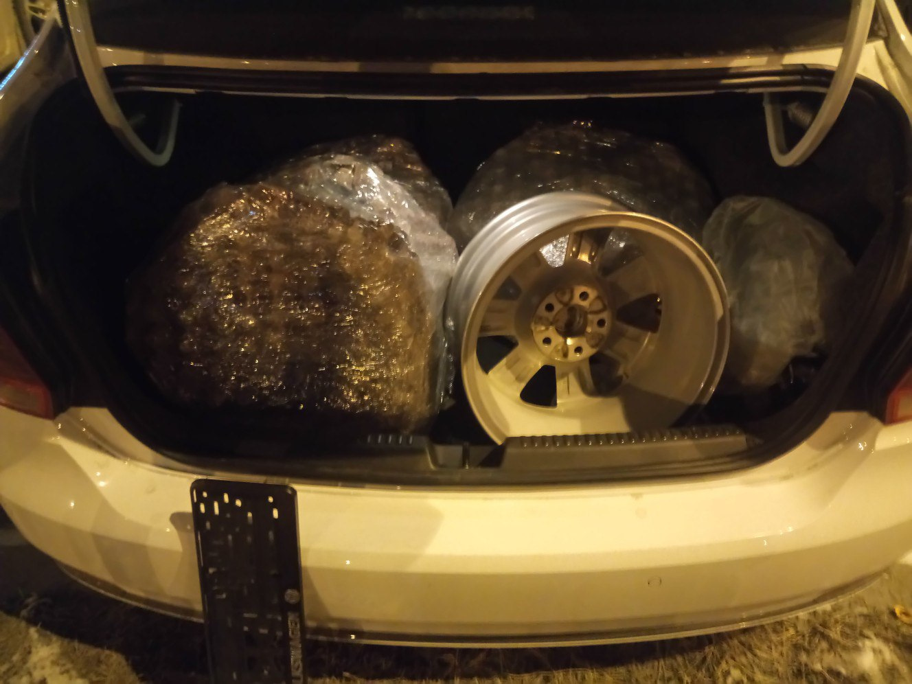 Приехало литьё R15 (Тизер) — Volkswagen Polo Sedan, 1,6 л, 2018 года ...