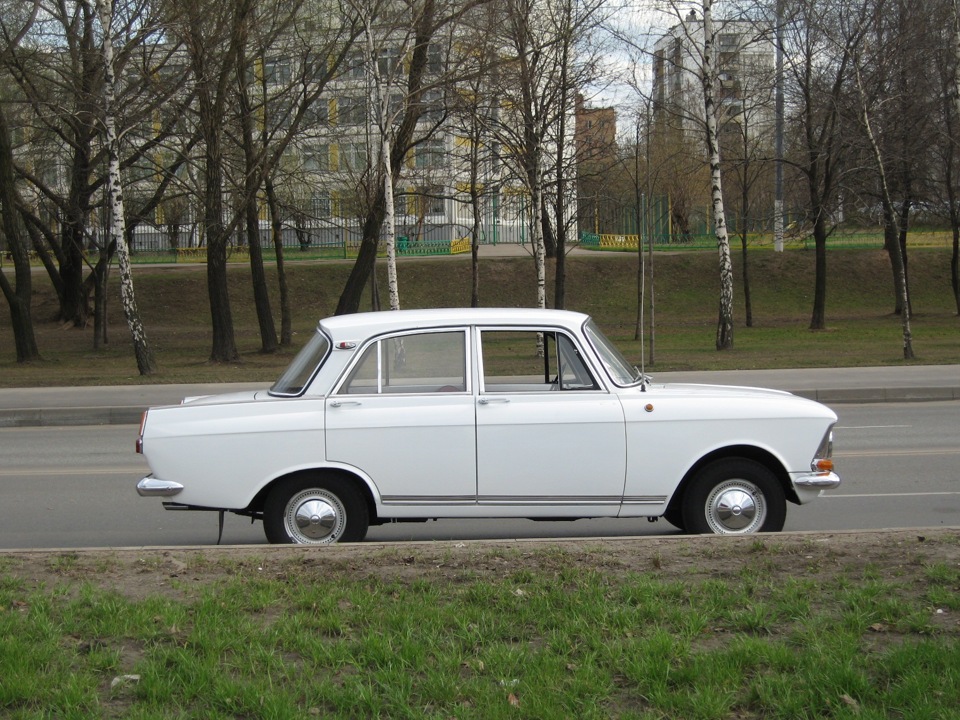 Как выглядит белый москвич