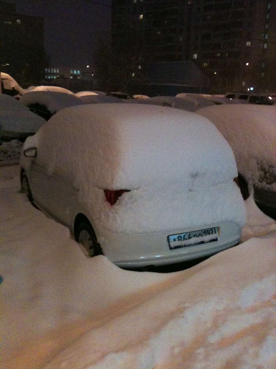 Сугроб — Volkswagen Polo Mk5, 1,4 л, 2010 года | наблюдение | DRIVE2