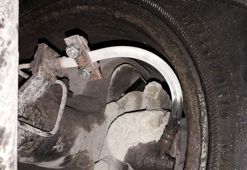 11. Лопнул тормозной шланг. Ремонт по феншуй — SsangYong Rexton (1G), 2 ...