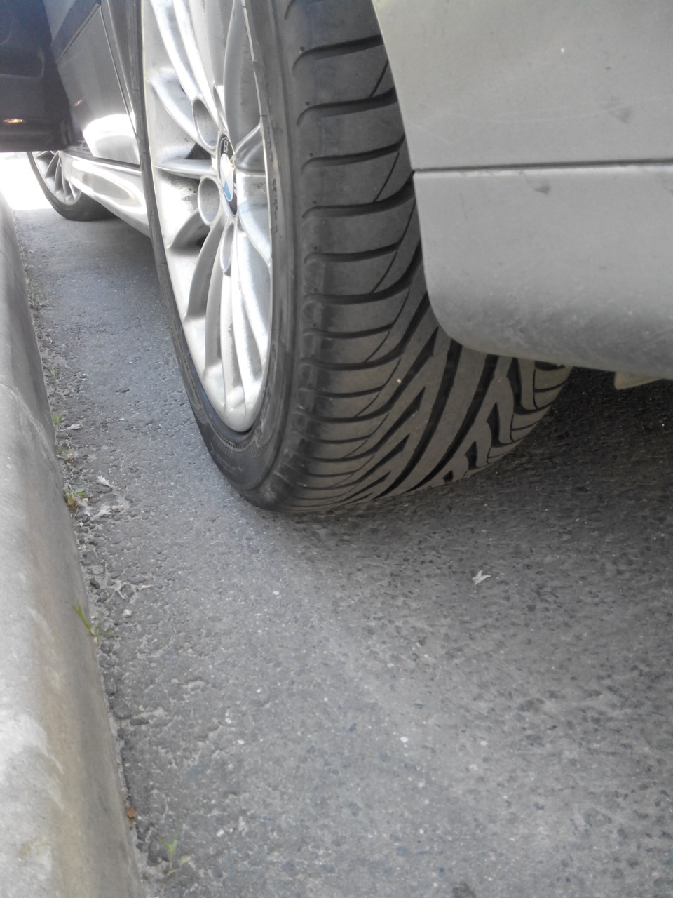 Б\У резина Nokian 245 45 r17 99w xl--замена — BMW 5 series (E39), 2,5 л ...