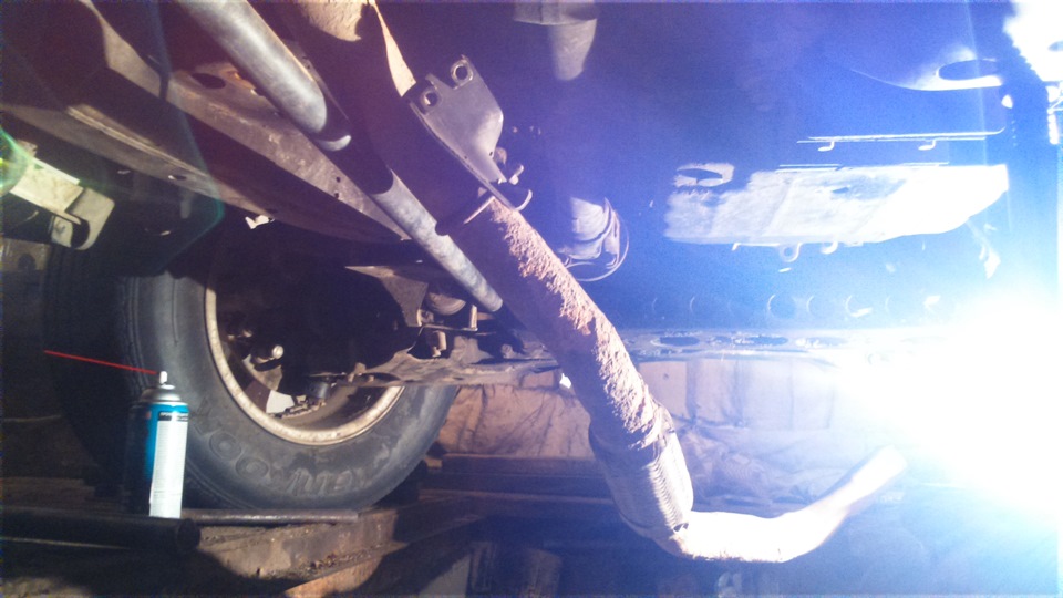 Снятие глушителя и чистка банжо-болтов турбины — Nissan Terrano I, 2,7 ...