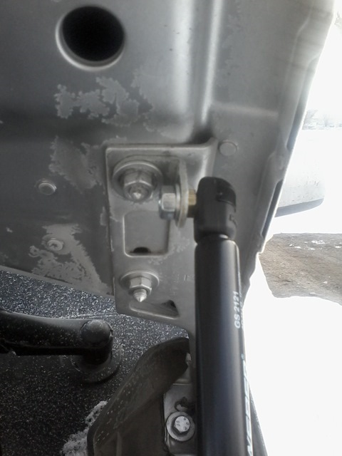 Установка газового амортизатора под капот — DRIVE2