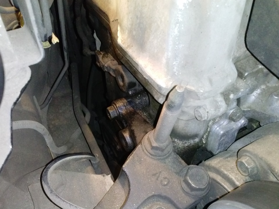 Течь около клапана VTC — Honda Element, 2,4 л, 2003 года | своими ...