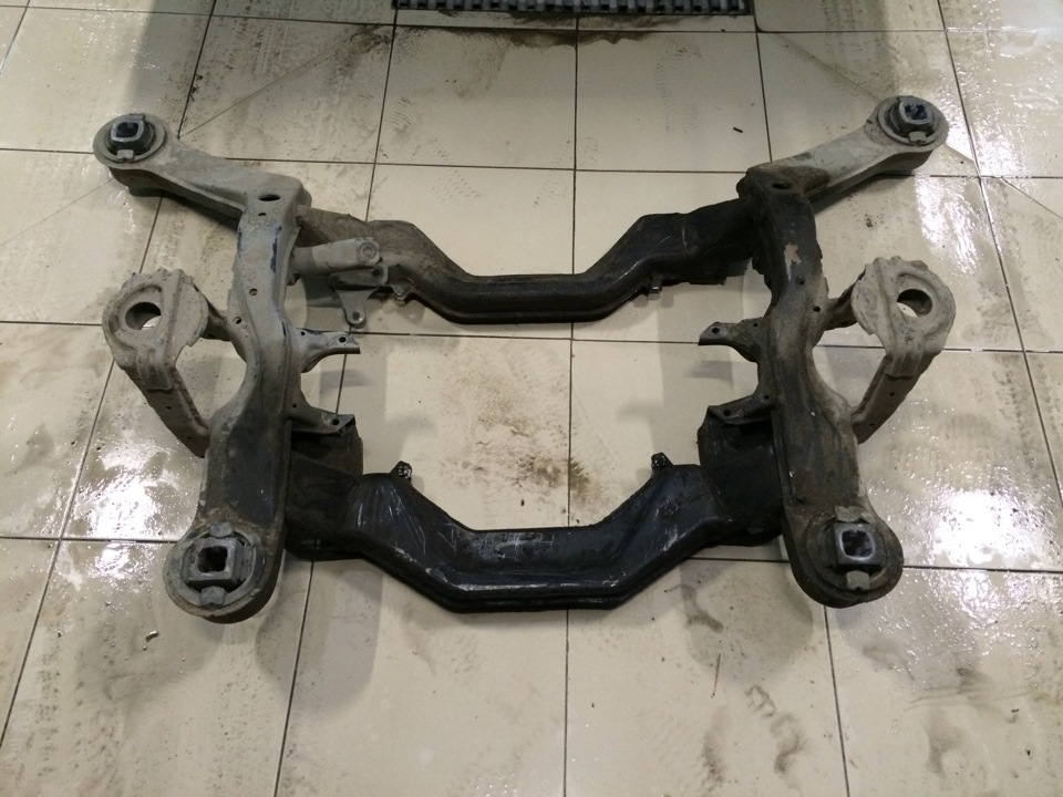 6. Снять подрамник кадди 2007. Подрамника 2. Подрамник гольф 2 1. Подрамник vw golf 2.