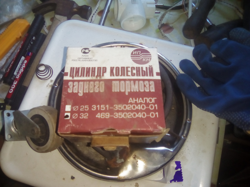 Потек новый тормозной цилиндр. — УАЗ 3151, 2,5 л, 1998 года ...