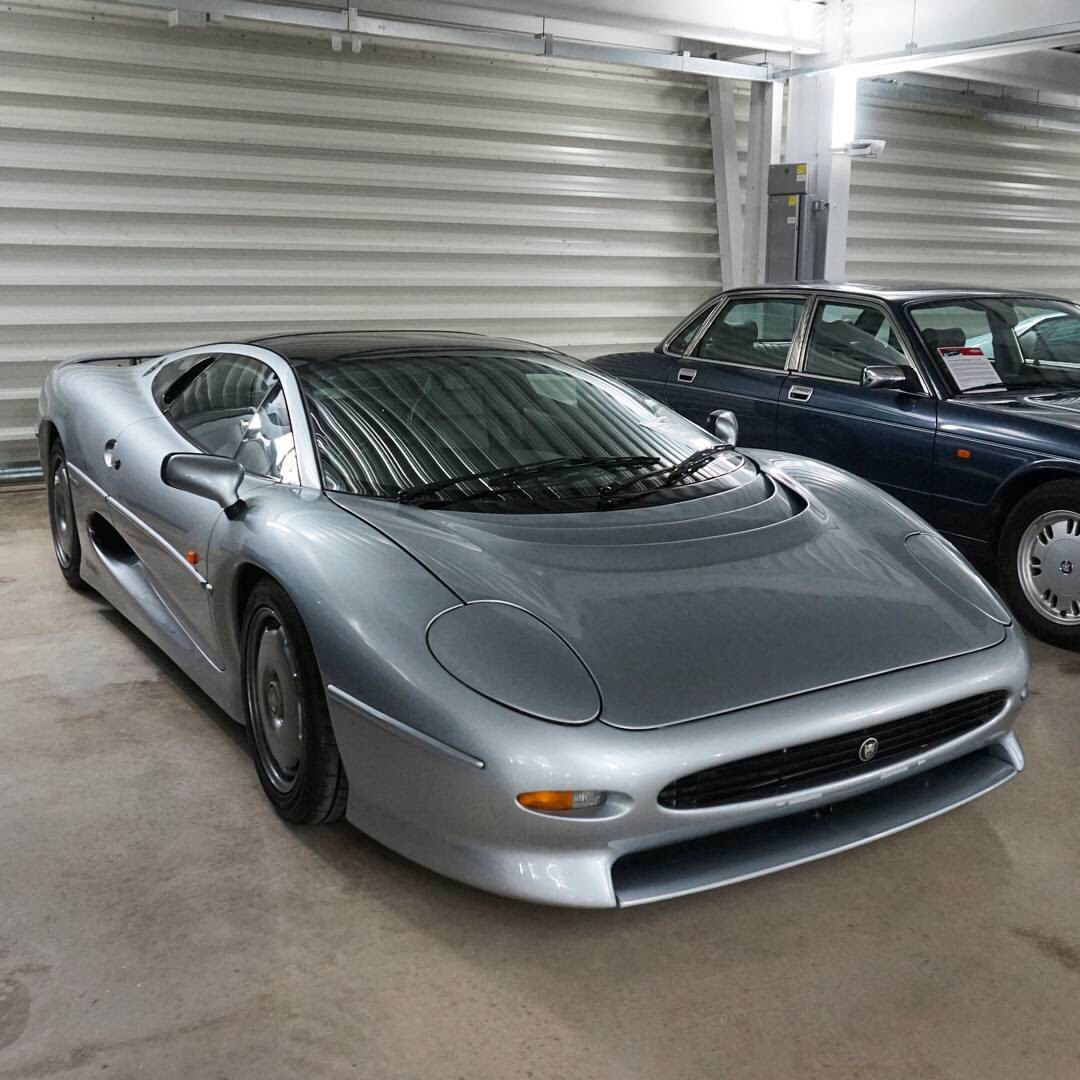 Jaguar xj220 салон