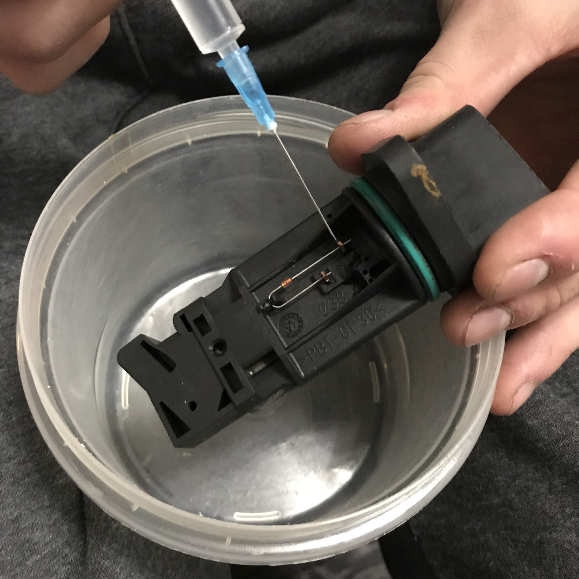 Как почистить расходомер воздуха фольксваген