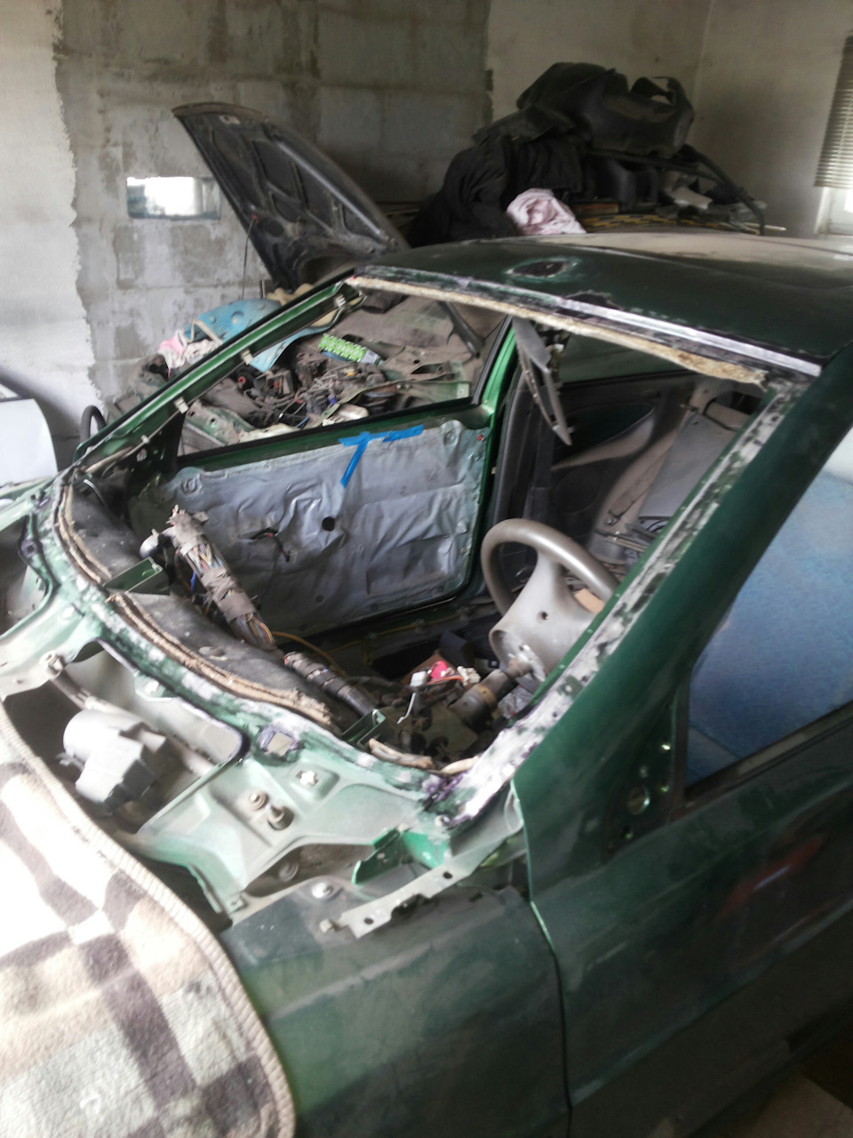 Вырезка старого лобовика, удаление рыжиков с проема лобового стекла и ...