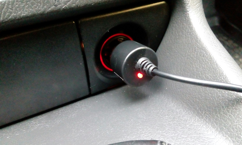 Замена лампочки в прикуривателе — Audi A4 (B5), 1,8 л, 1998 года ...