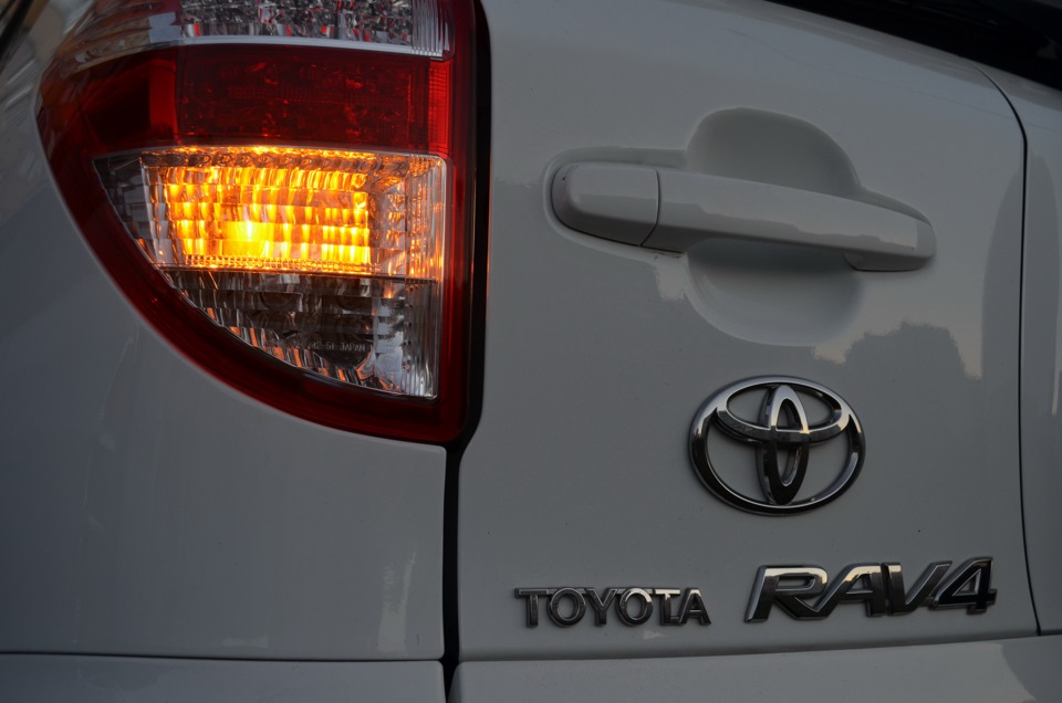 Тройное мигание поворотников одним касанием — Toyota RAV4 (III), 2 л ...