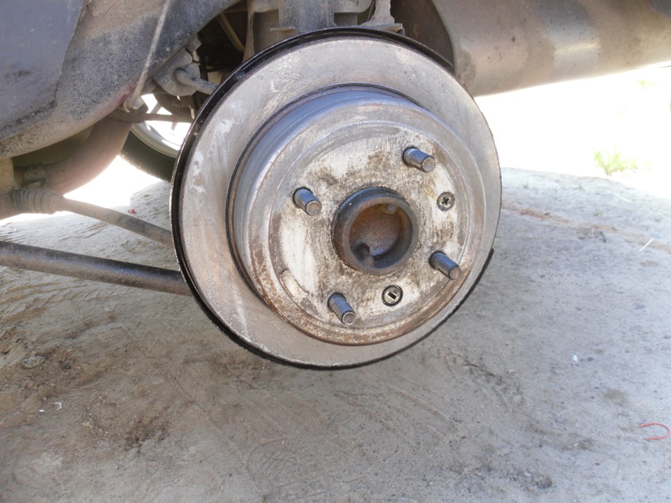 Покраска суппортов и тормозных дисков. — Chevrolet Lacetti 5D, 1,4 л ...