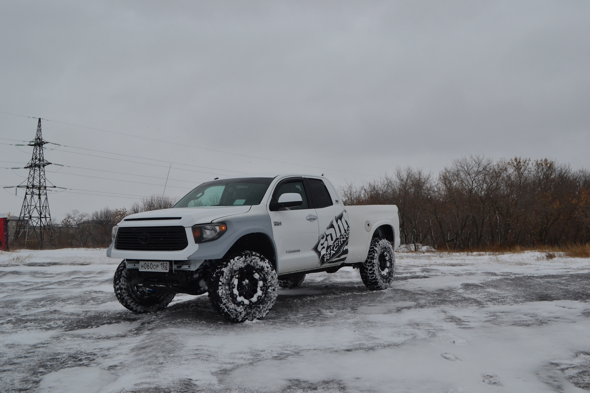 Toyota tundra 6x6. Тойота тундра оффроуд. Toyota tundra lift. Tundra 37 колеса. Новая toyota tundra 2022.