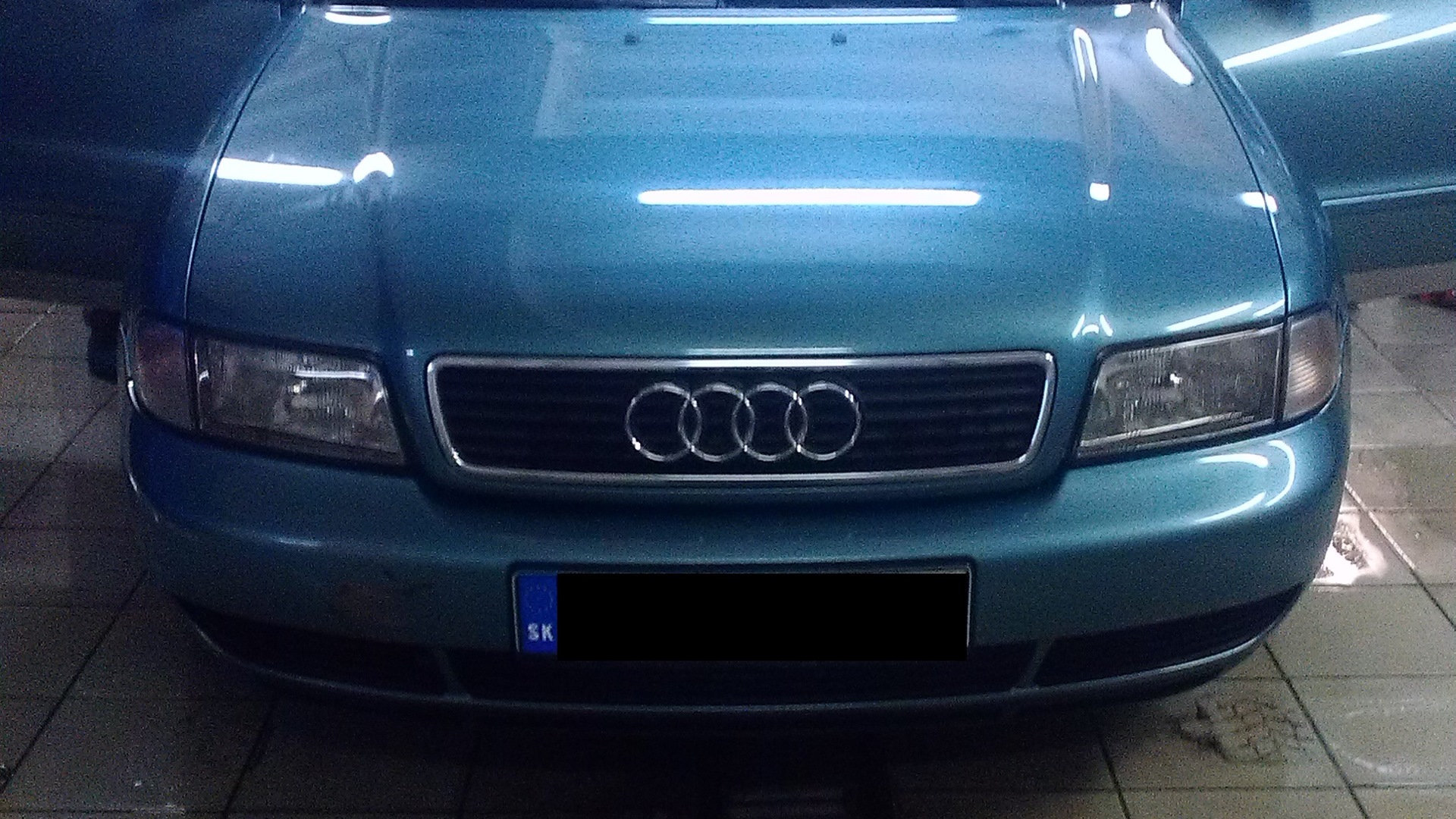 Audi a4 бирюзовая